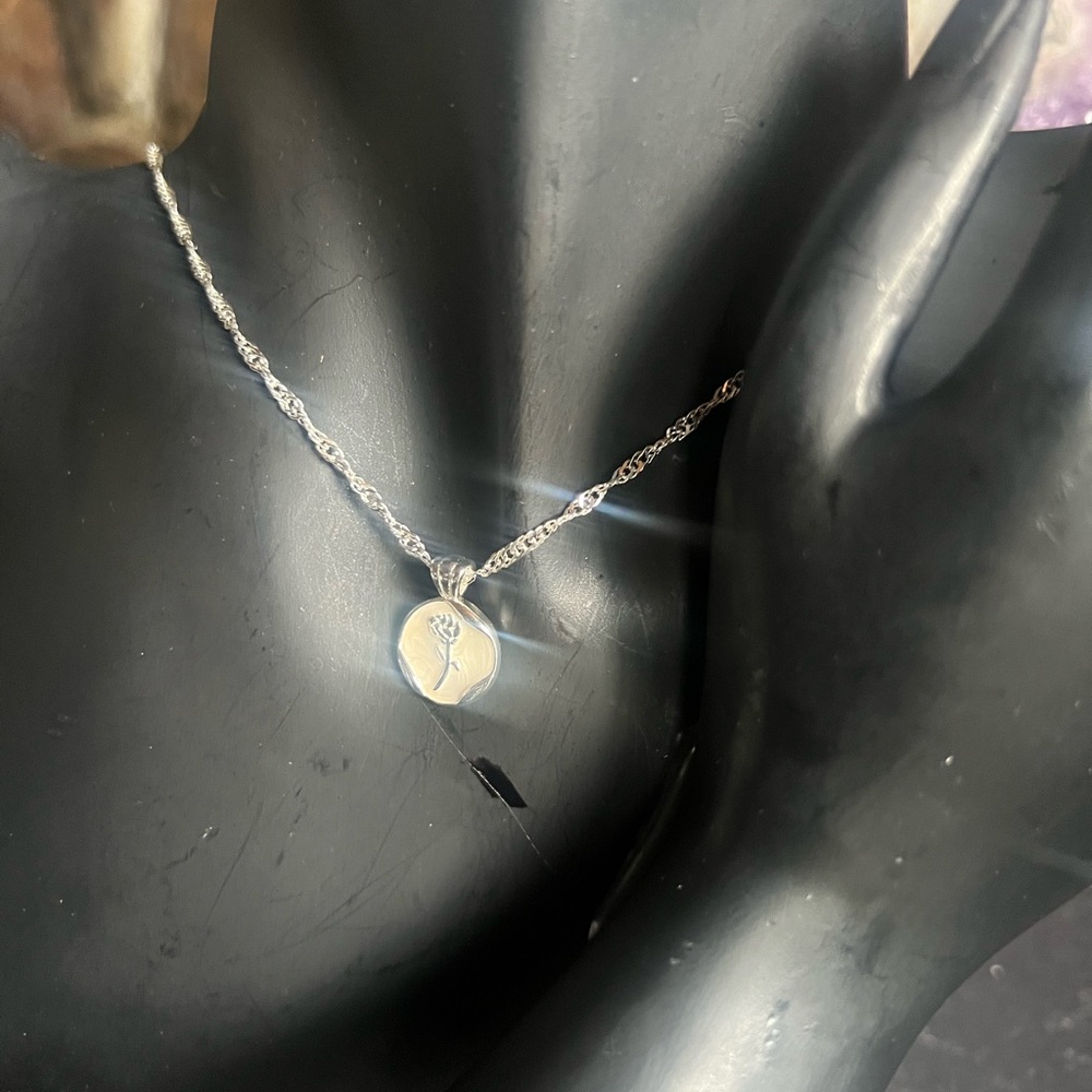 Elegant Silver Pendant Necklace